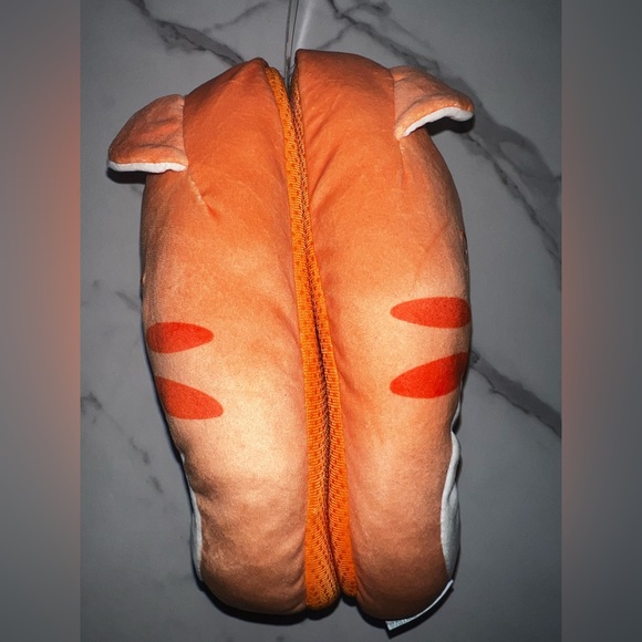 Gigi the Cat Slippers - Picture 2 of 3